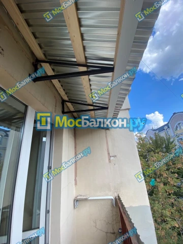 Крыша на балконе в Московском монтаж и ремонт по выгодной цене от МосБалкон