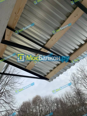 Крыша на балконе в Московском монтаж и ремонт по выгодной цене от МосБалкон