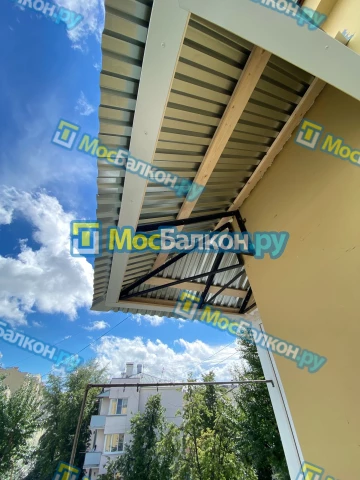 Крыша на балконе в Московском монтаж и ремонт по выгодной цене от МосБалкон