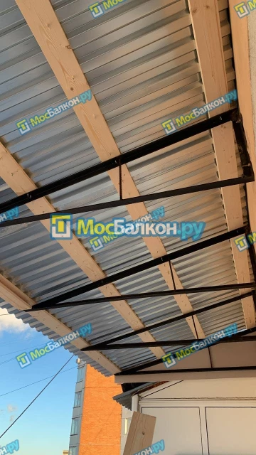 Крыша на балконе в Московском монтаж и ремонт по выгодной цене от МосБалкон